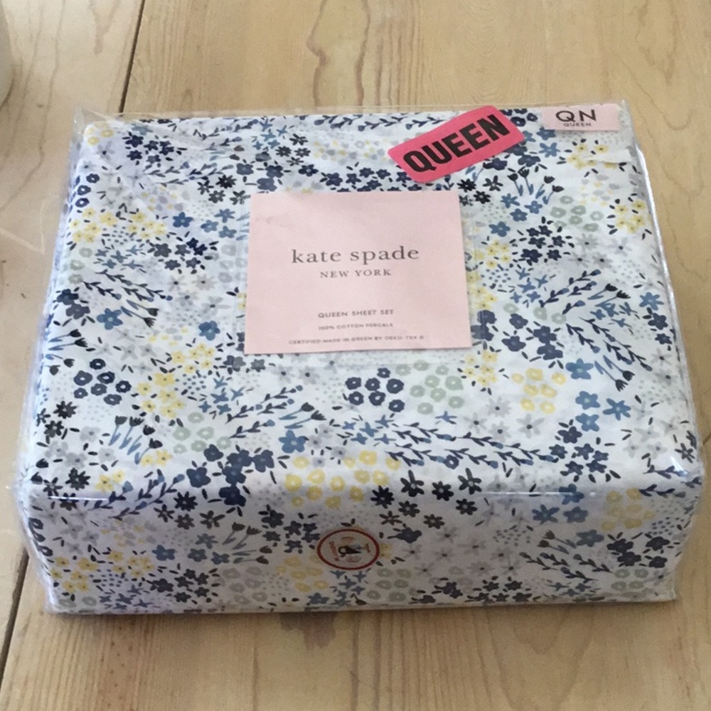 ♠️Kate Spade♠️ Brand new Floral Queen sheet set